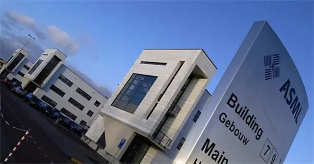 7百余台光刻机销往中国！ASML“松口”今年要赚