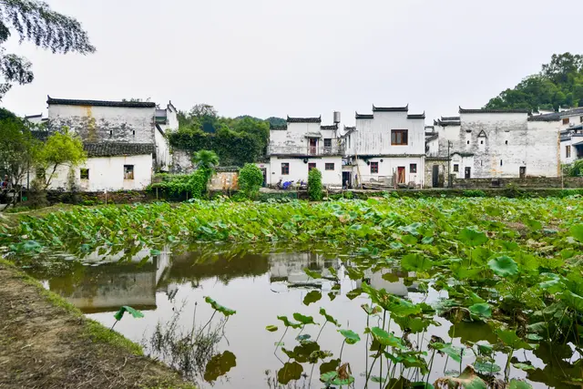 西冲村这个旧时代的水牢，站不能站，坐不能坐，一个人能撑多久？