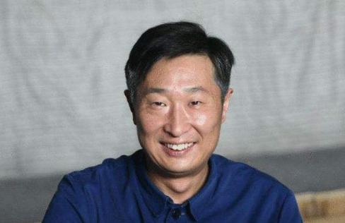 他是国家一级演员，春晚彩排时得知儿子去世消息，成为他一生的痛